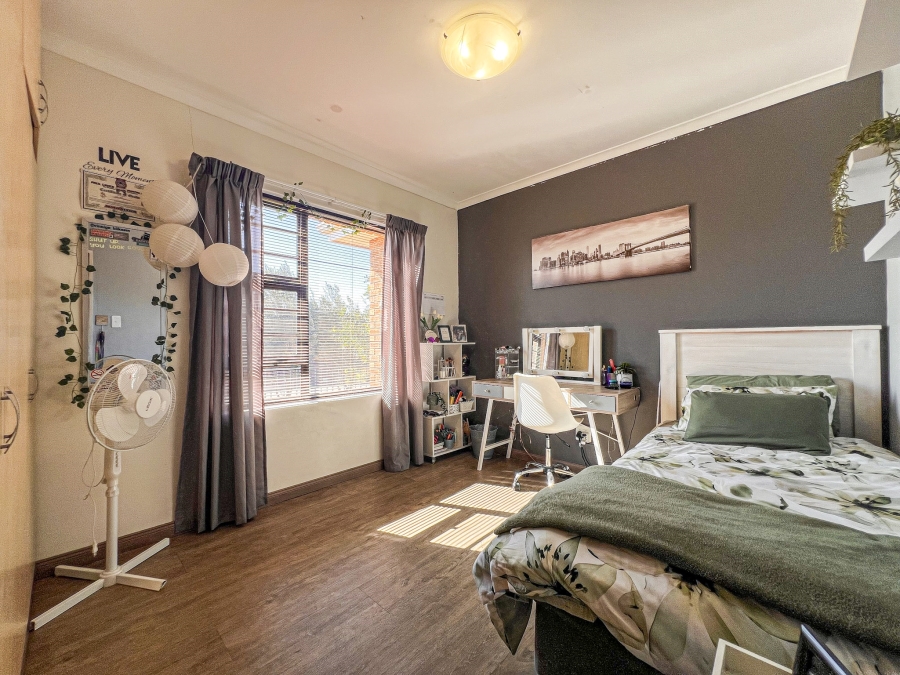 4 Bedroom Property for Sale in Middedorp Western Cape